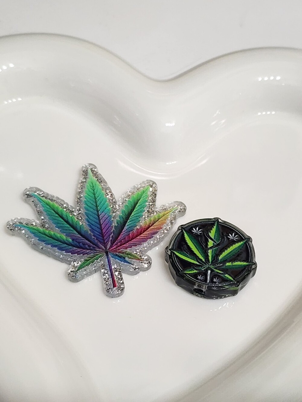 Happy Leaf Flatback Focal Bead Badge Keychain Crafts Plants Plant Life Flats